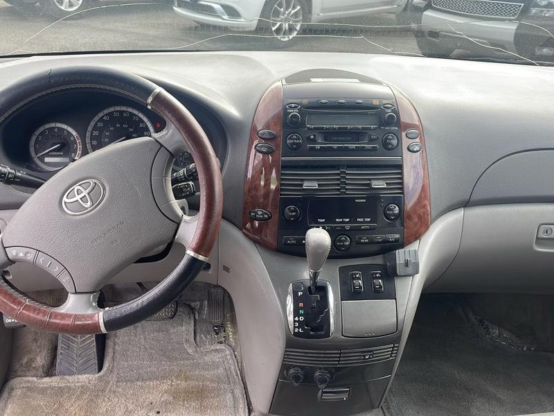Toyota Sienna XLE 2005