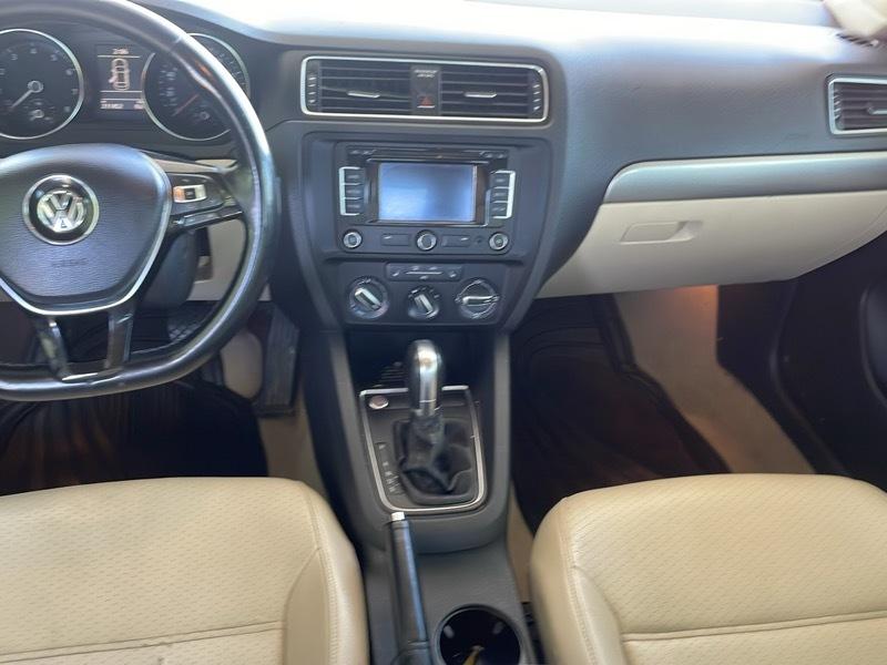 Volkswagen Jetta SE 6A 2015
