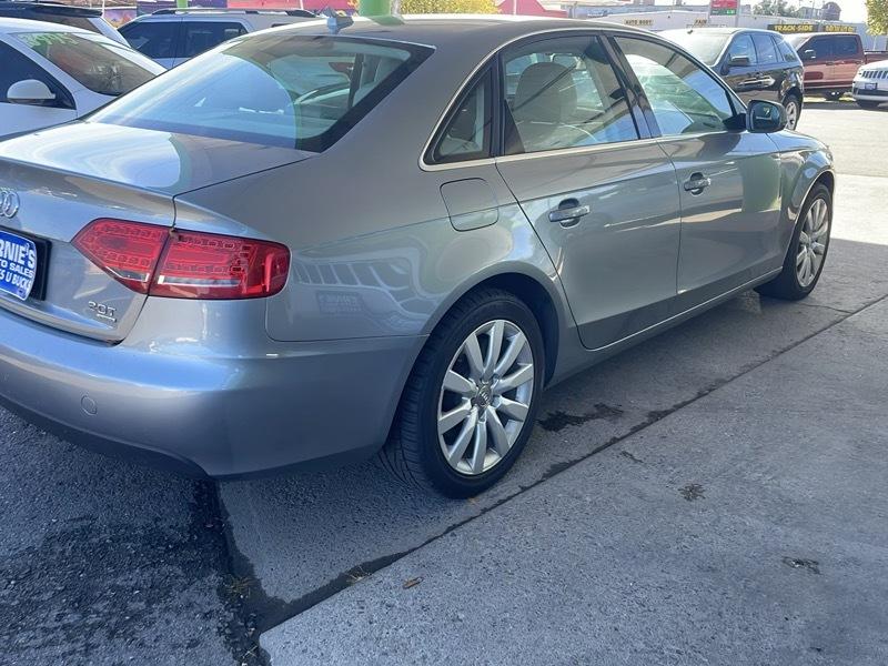 Audi A4 2.0T Sedan quattro Tiptronic 2011