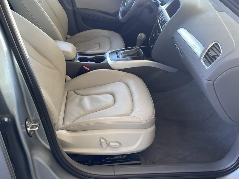 Audi A4 2.0T Sedan quattro Tiptronic 2011