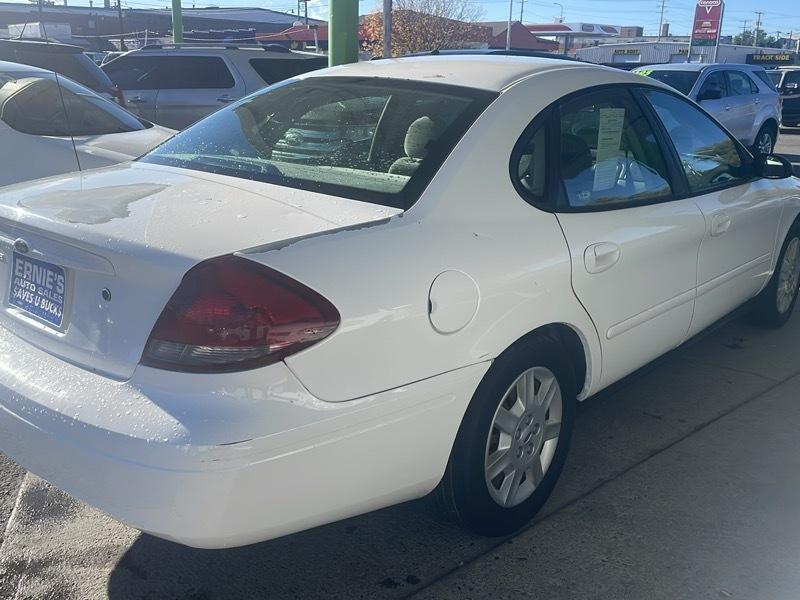 Ford Taurus SE 2006