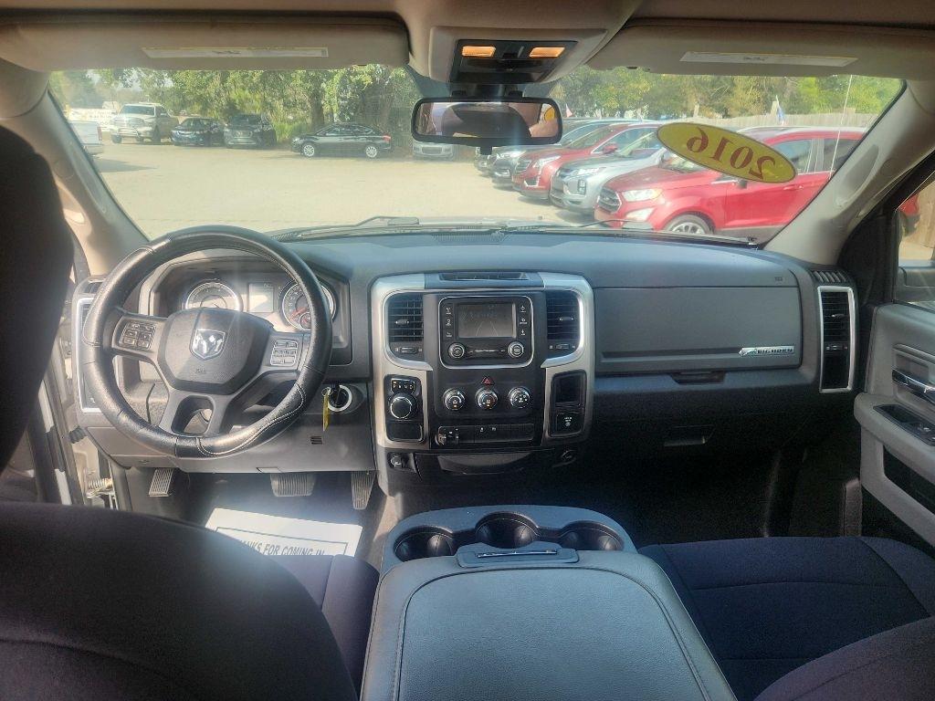 RAM 1500 SLT Quad Cab 2WD 2016