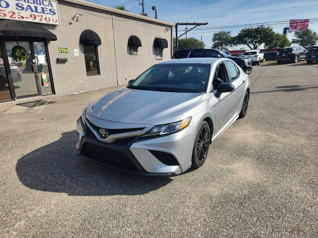 Toyota Camry SE 2020