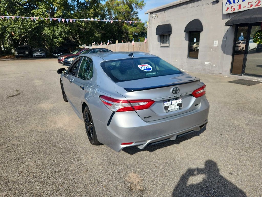 Toyota Camry SE 2020