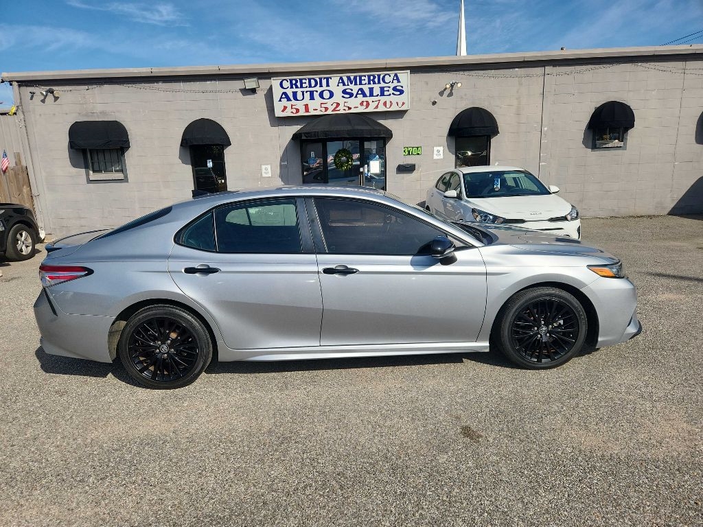 Toyota Camry SE 2020