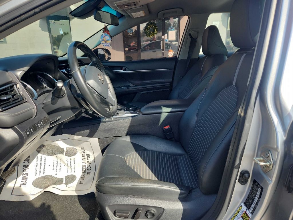 Toyota Camry SE 2020