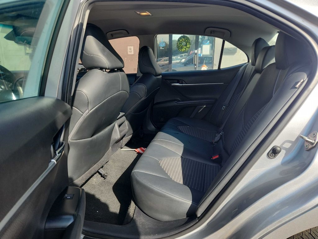 Toyota Camry SE 2020