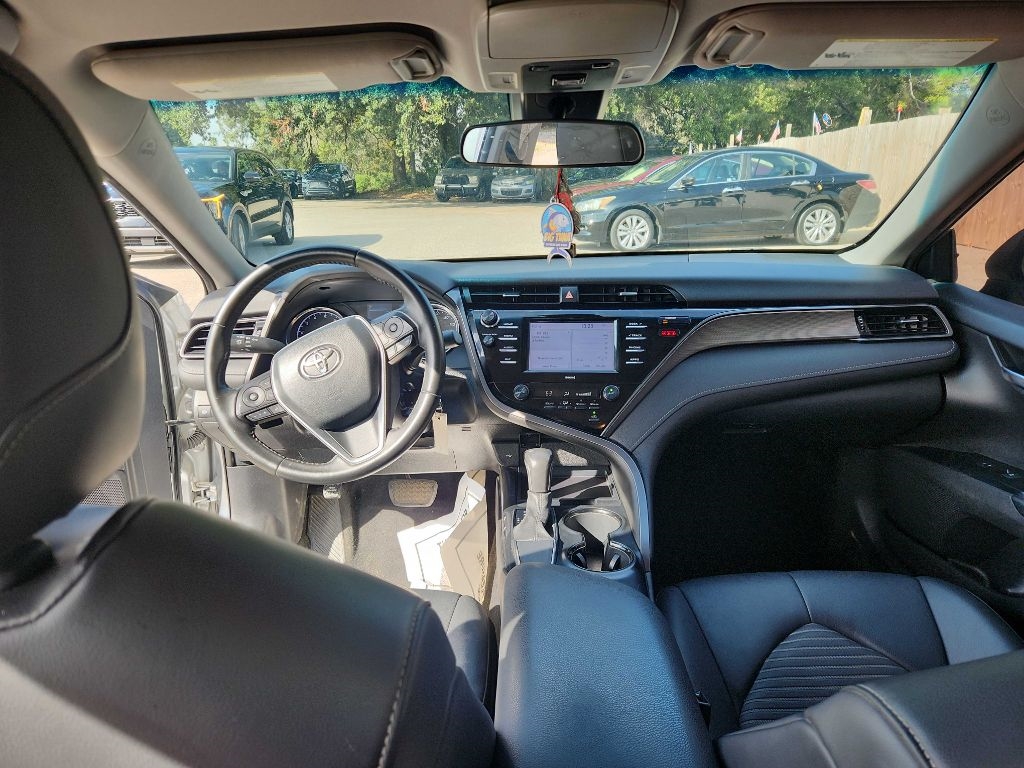 Toyota Camry SE 2020