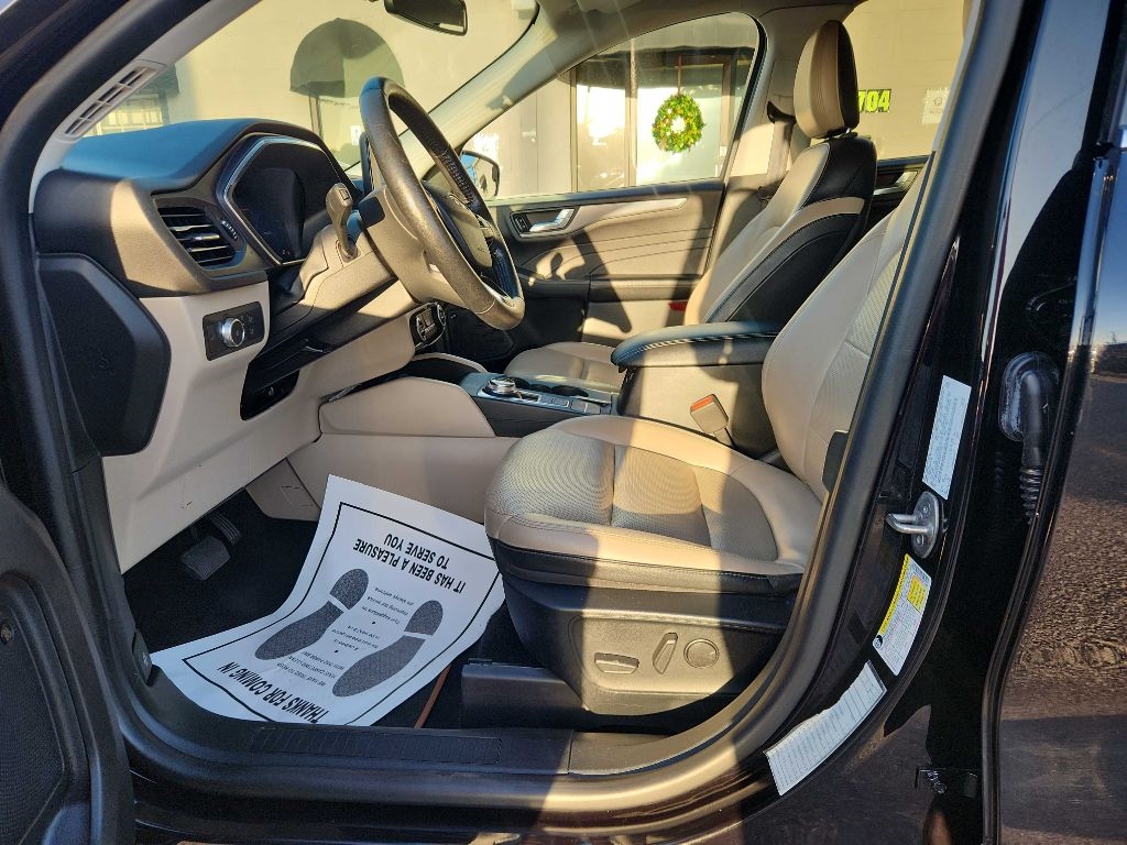 Ford Escape Titanium 4WD 2021