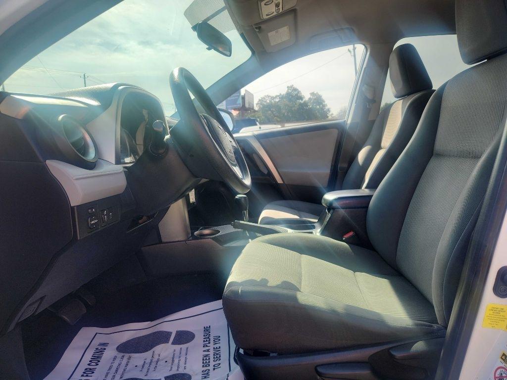 Toyota RAV4 LE FWD 2015