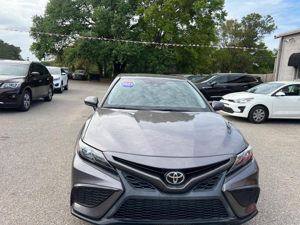 Toyota Camry SE 2021