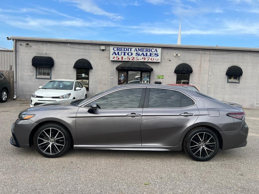 Toyota Camry SE 2021