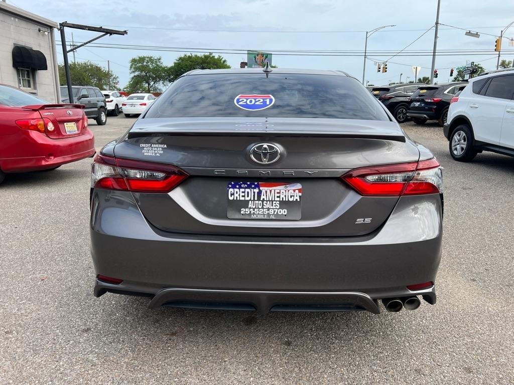 Toyota Camry SE 2021