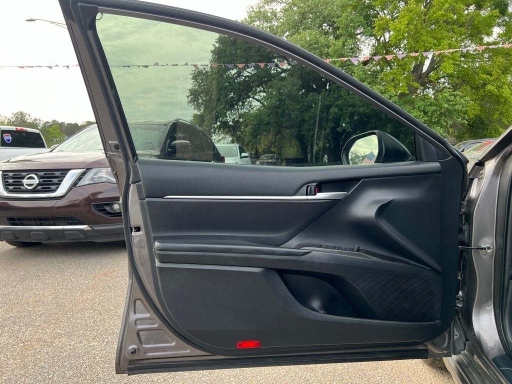 Toyota Camry SE 2021