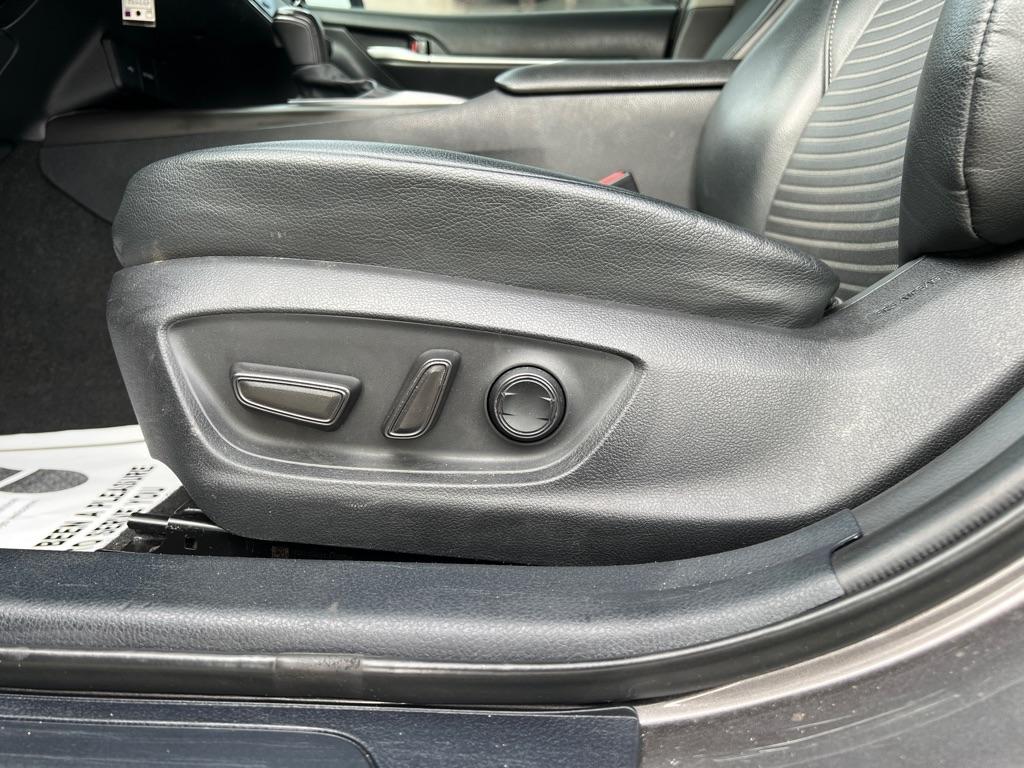 Toyota Camry SE 2021