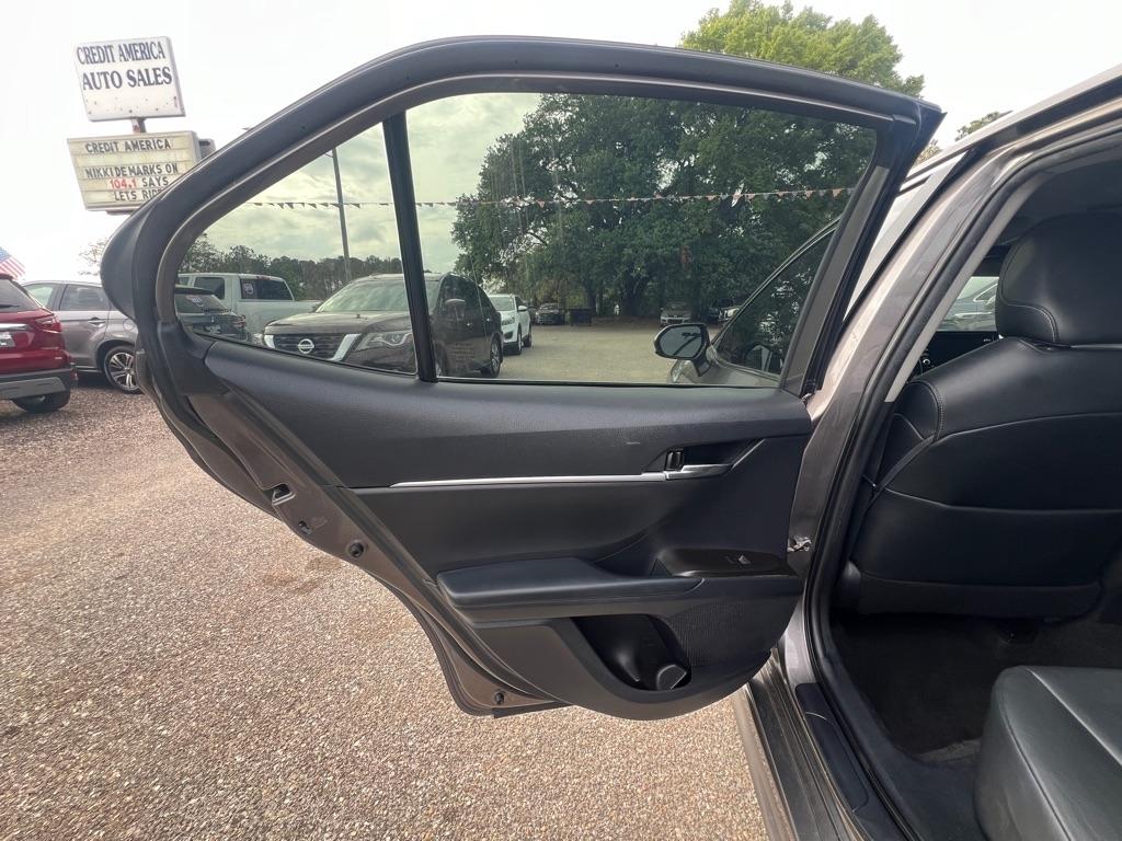 Toyota Camry SE 2021