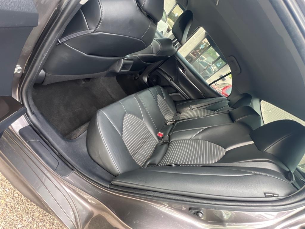 Toyota Camry SE 2021