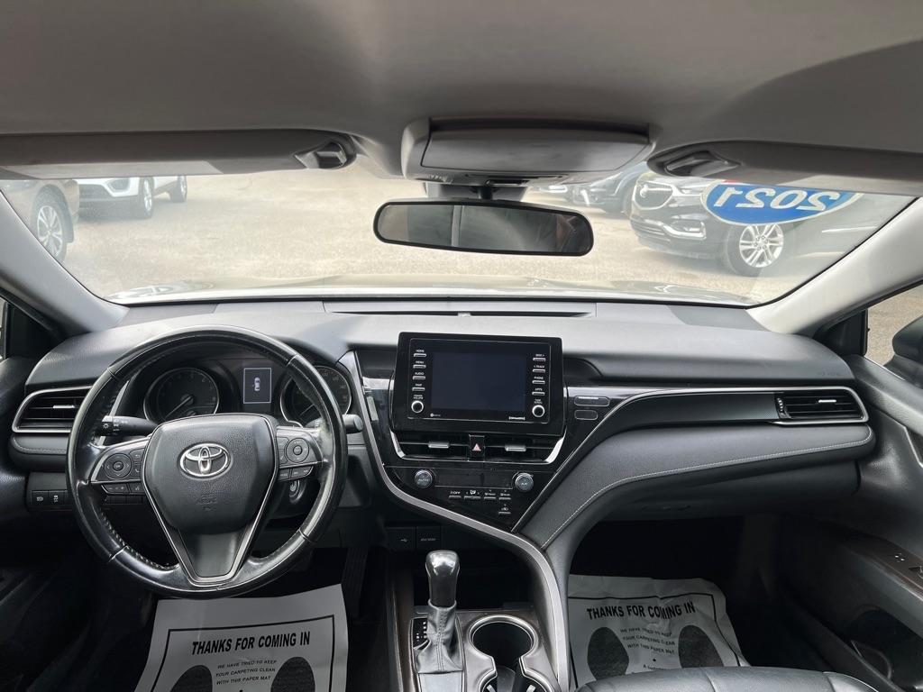 Toyota Camry SE 2021