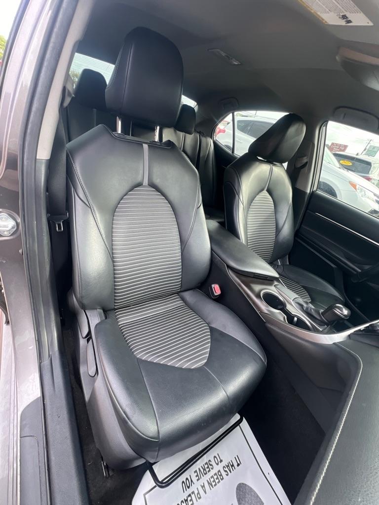 Toyota Camry SE 2021