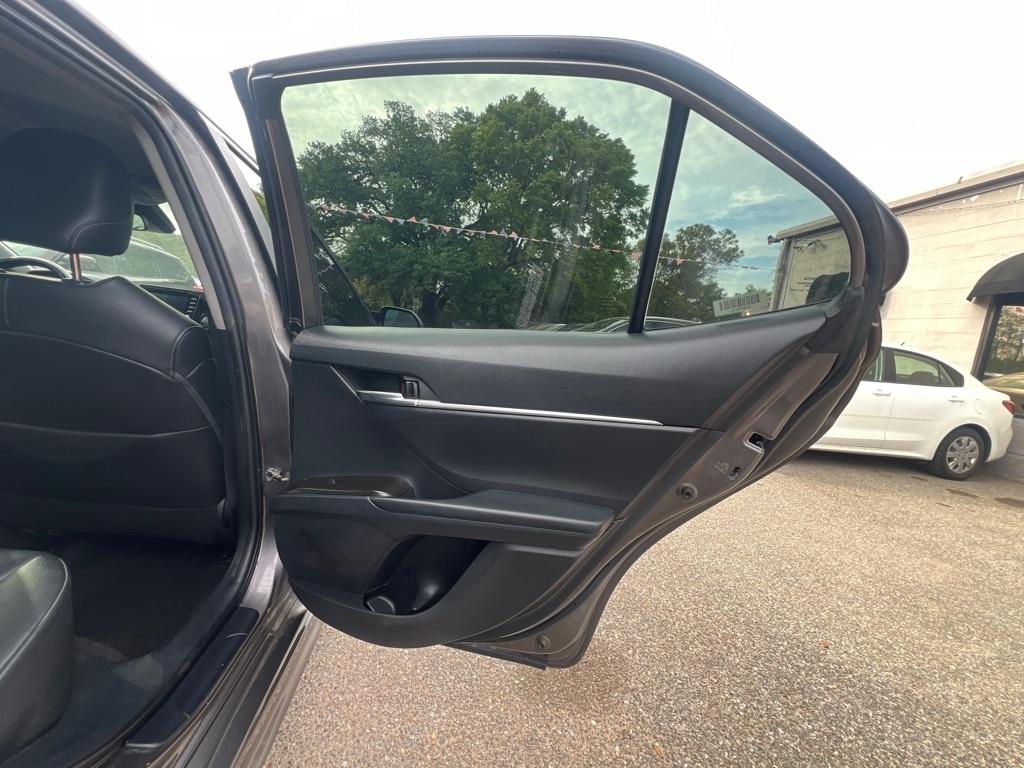 Toyota Camry SE 2021