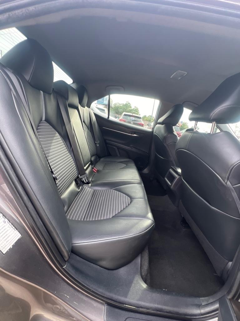 Toyota Camry SE 2021