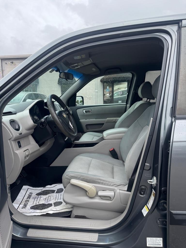 Honda Pilot LX 2WD 5-Spd AT 2011