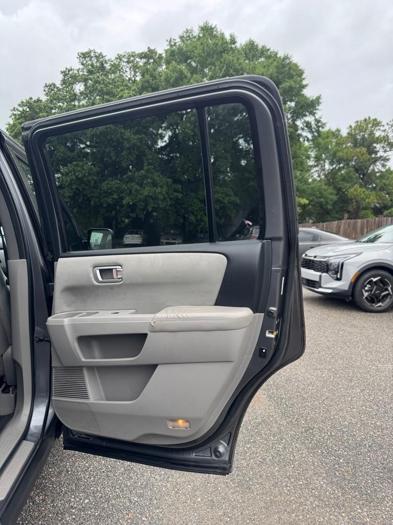 Honda Pilot LX 2WD 5-Spd AT 2011