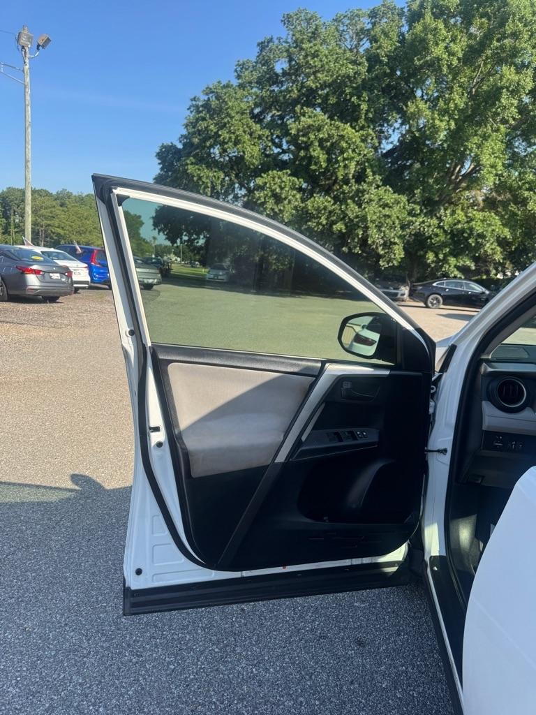 Toyota RAV4 LE FWD 2015