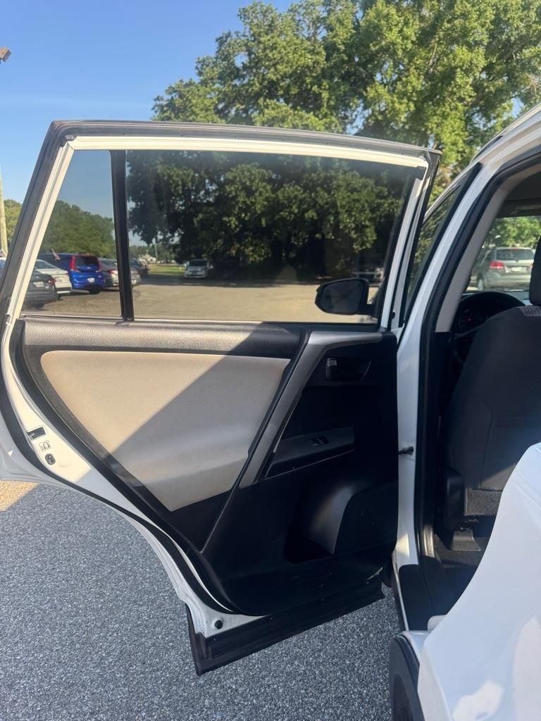 Toyota RAV4 LE FWD 2015