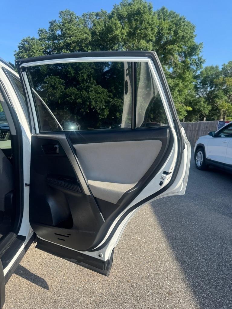 Toyota RAV4 LE FWD 2015
