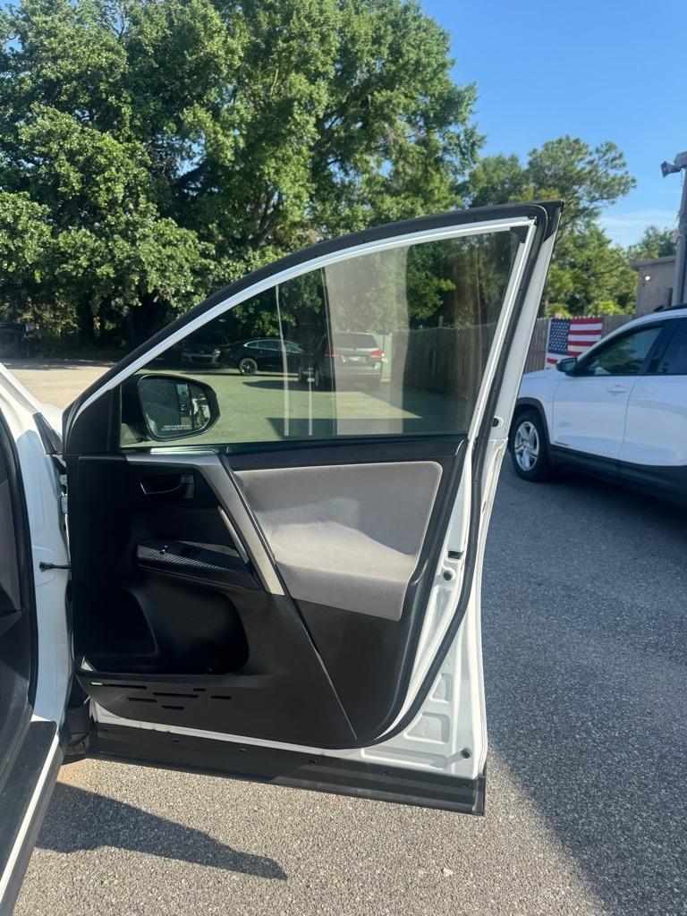 Toyota RAV4 LE FWD 2015