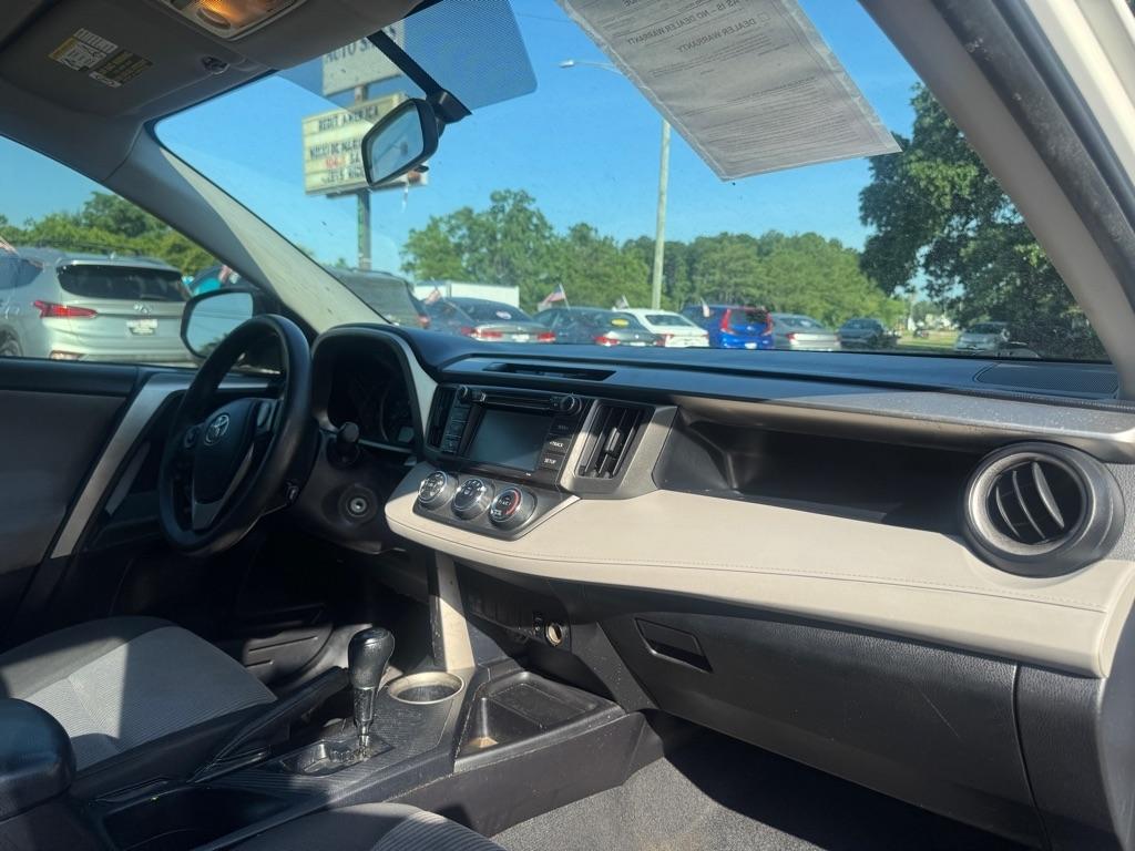 Toyota RAV4 LE FWD 2015