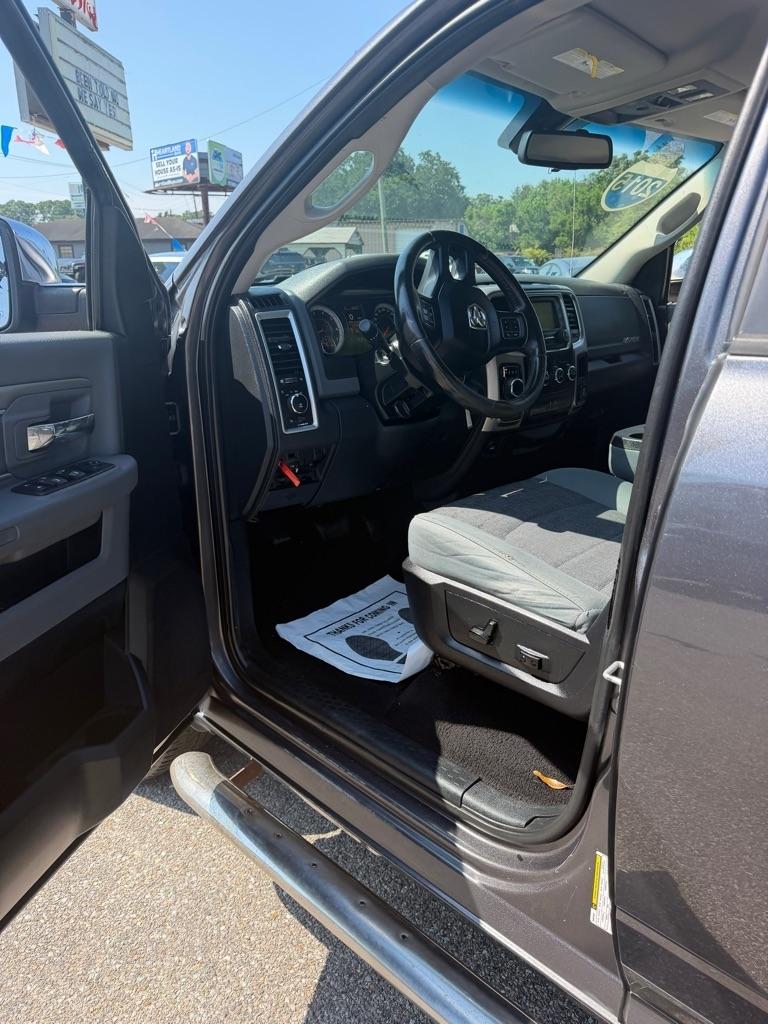 RAM 1500 SLT Quad Cab 2WD 2016