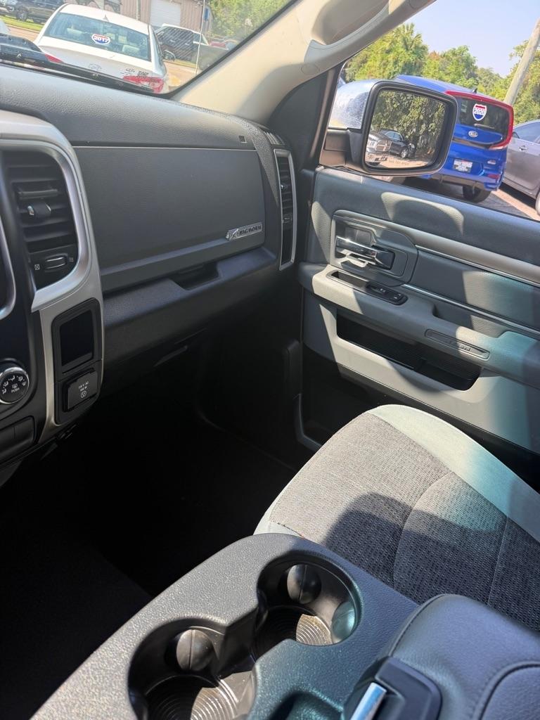 RAM 1500 SLT Quad Cab 2WD 2016
