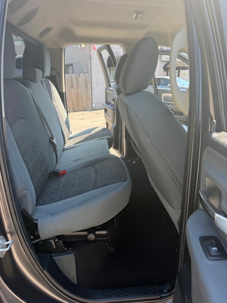 RAM 1500 SLT Quad Cab 2WD 2016