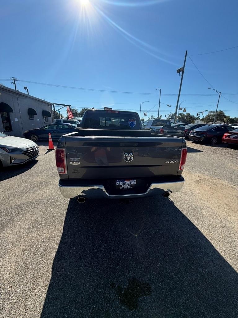 RAM 1500 Laramie Crew Cab SWB 4WD 2017