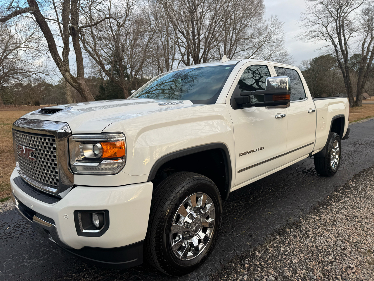 GMC Sierra 2500HD Denali Crew Cab 4WD 2017