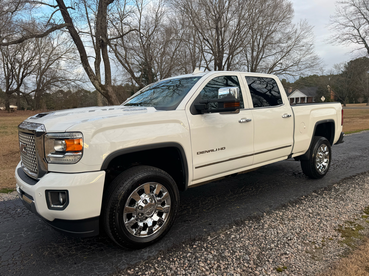 GMC Sierra 2500HD Denali Crew Cab 4WD 2017