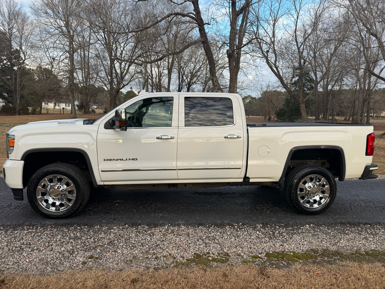 GMC Sierra 2500HD Denali Crew Cab 4WD 2017