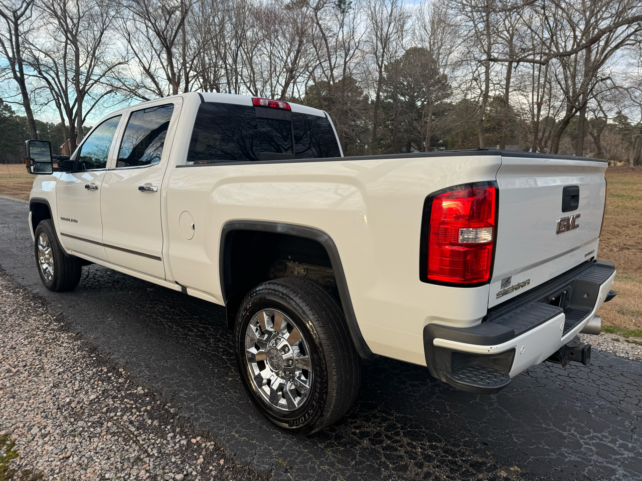 GMC Sierra 2500HD Denali Crew Cab 4WD 2017