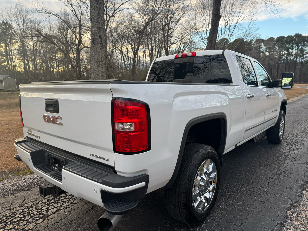 GMC Sierra 2500HD Denali Crew Cab 4WD 2017