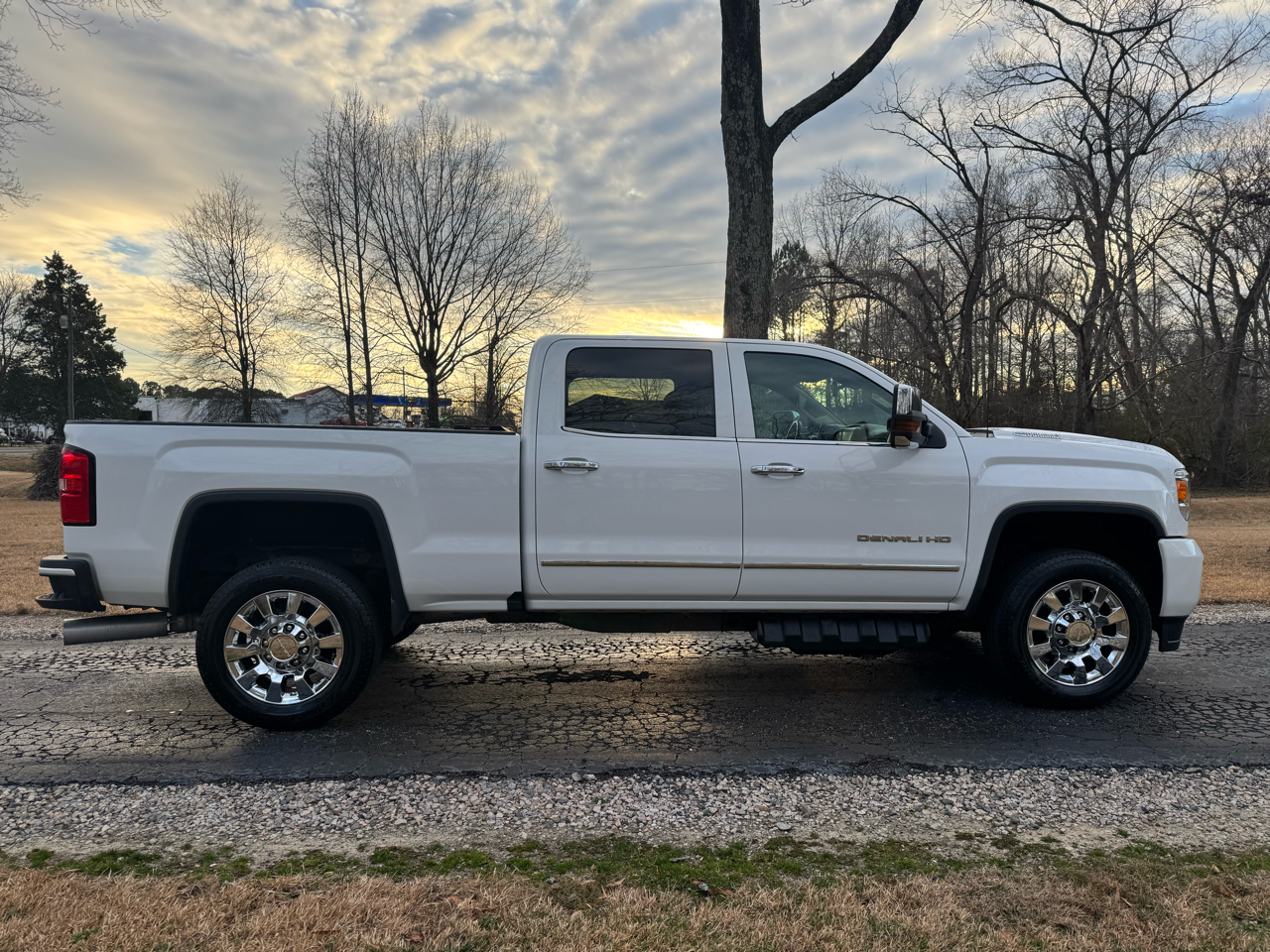 GMC Sierra 2500HD Denali Crew Cab 4WD 2017