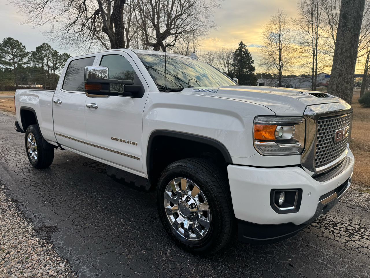 GMC Sierra 2500HD Denali Crew Cab 4WD 2017