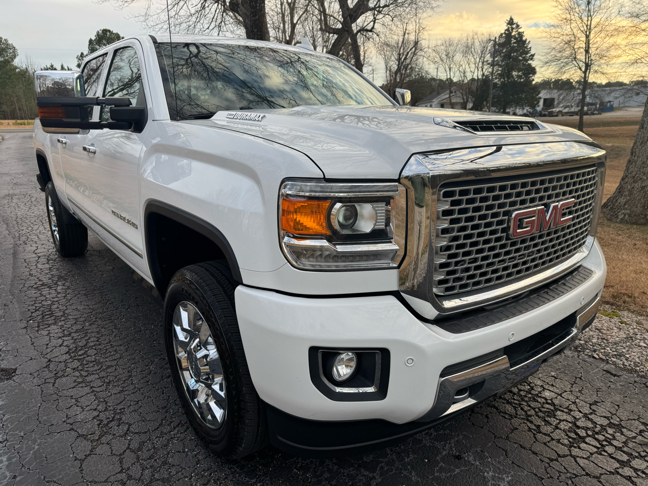 GMC Sierra 2500HD Denali Crew Cab 4WD 2017