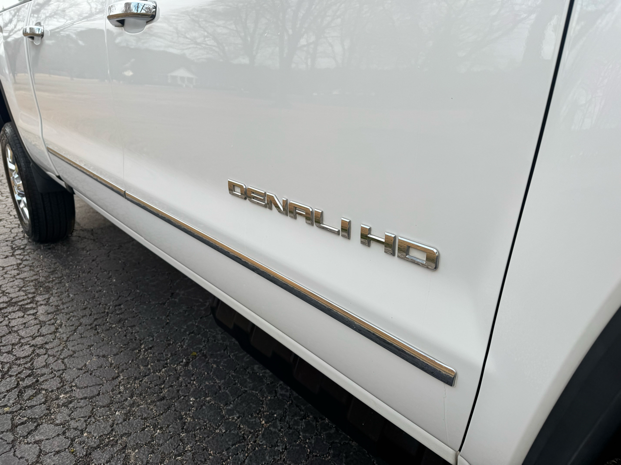 GMC Sierra 2500HD Denali Crew Cab 4WD 2017