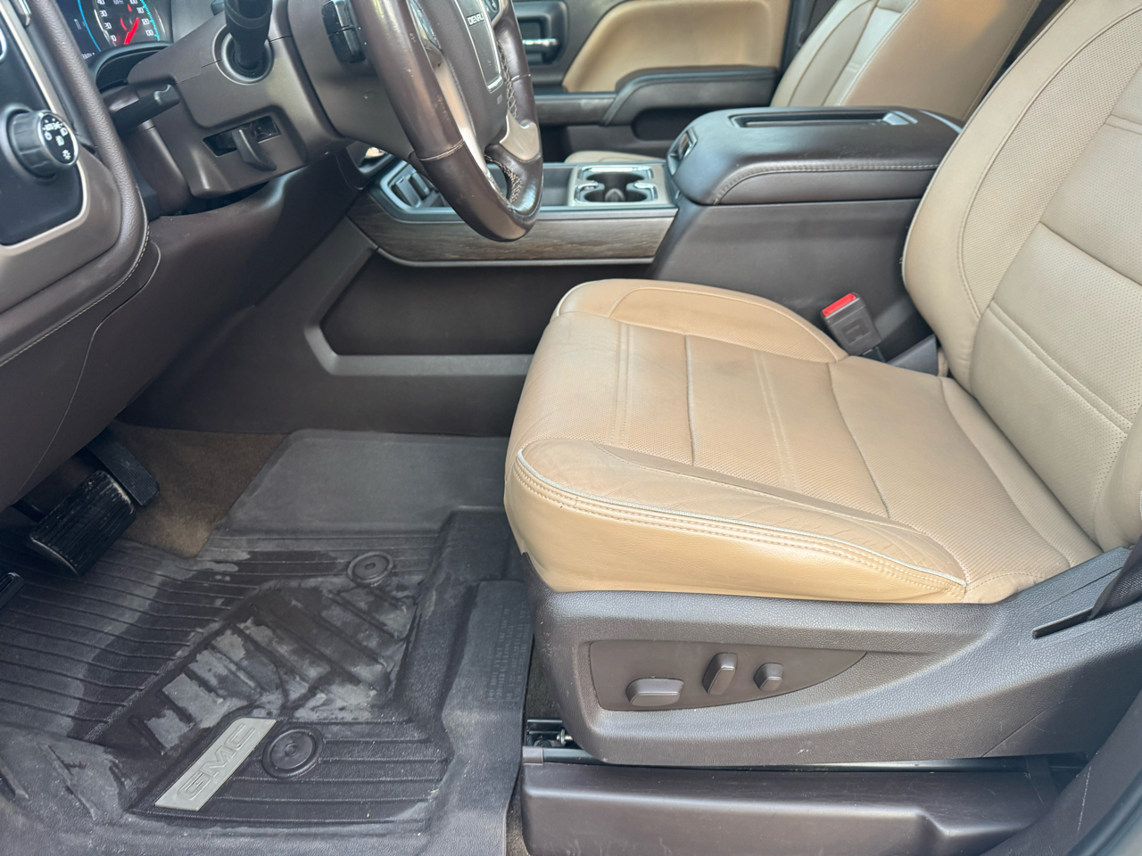 GMC Sierra 2500HD Denali Crew Cab 4WD 2017