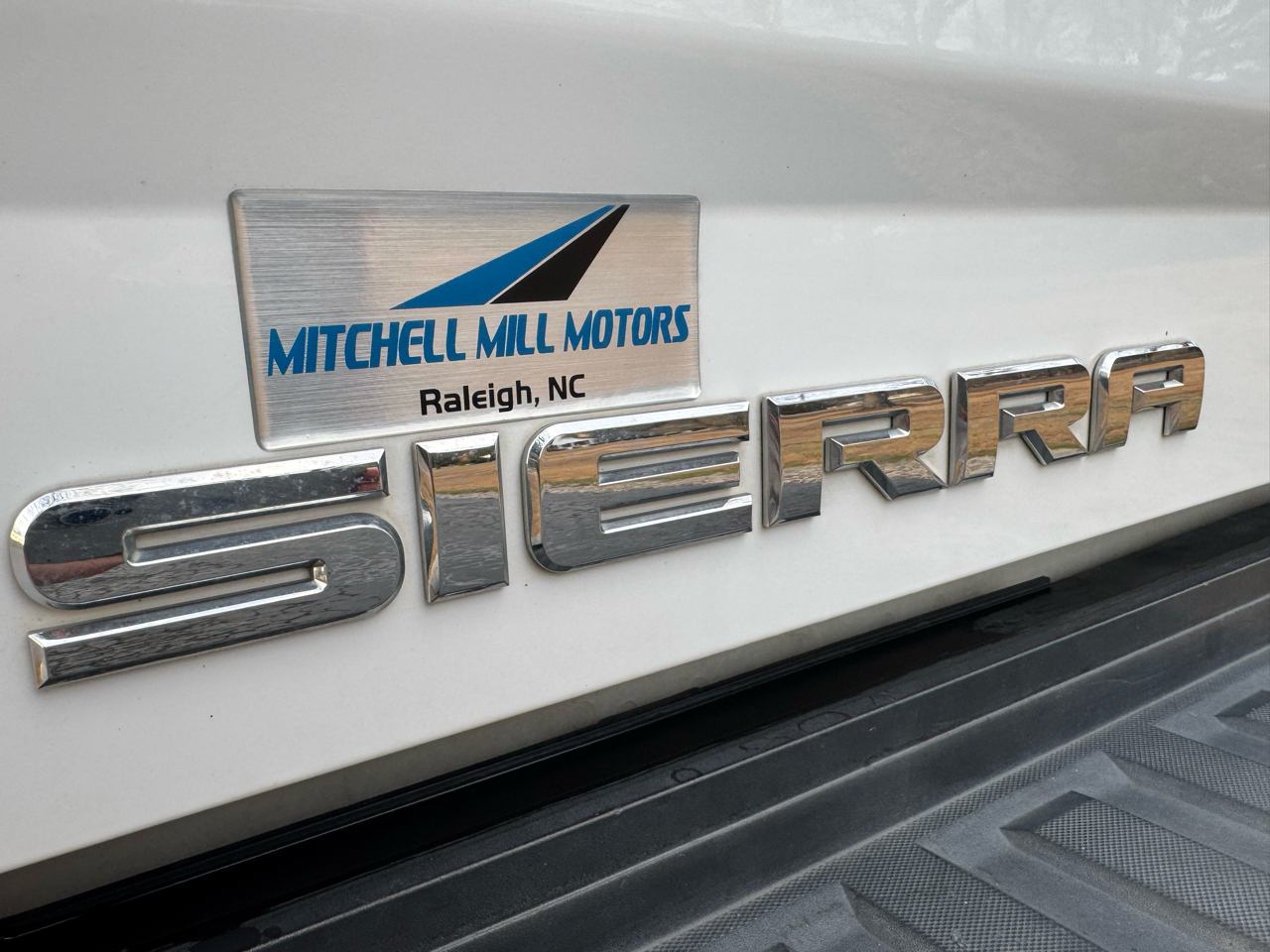 GMC Sierra 2500HD Denali Crew Cab 4WD 2017