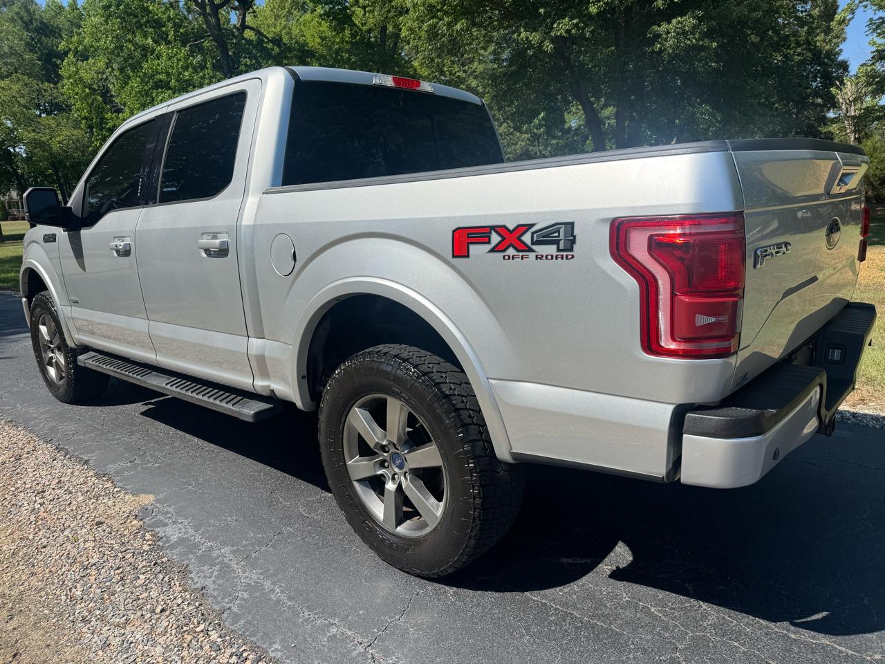 Ford F-150 4WD SuperCrew 145" Lariat 2016