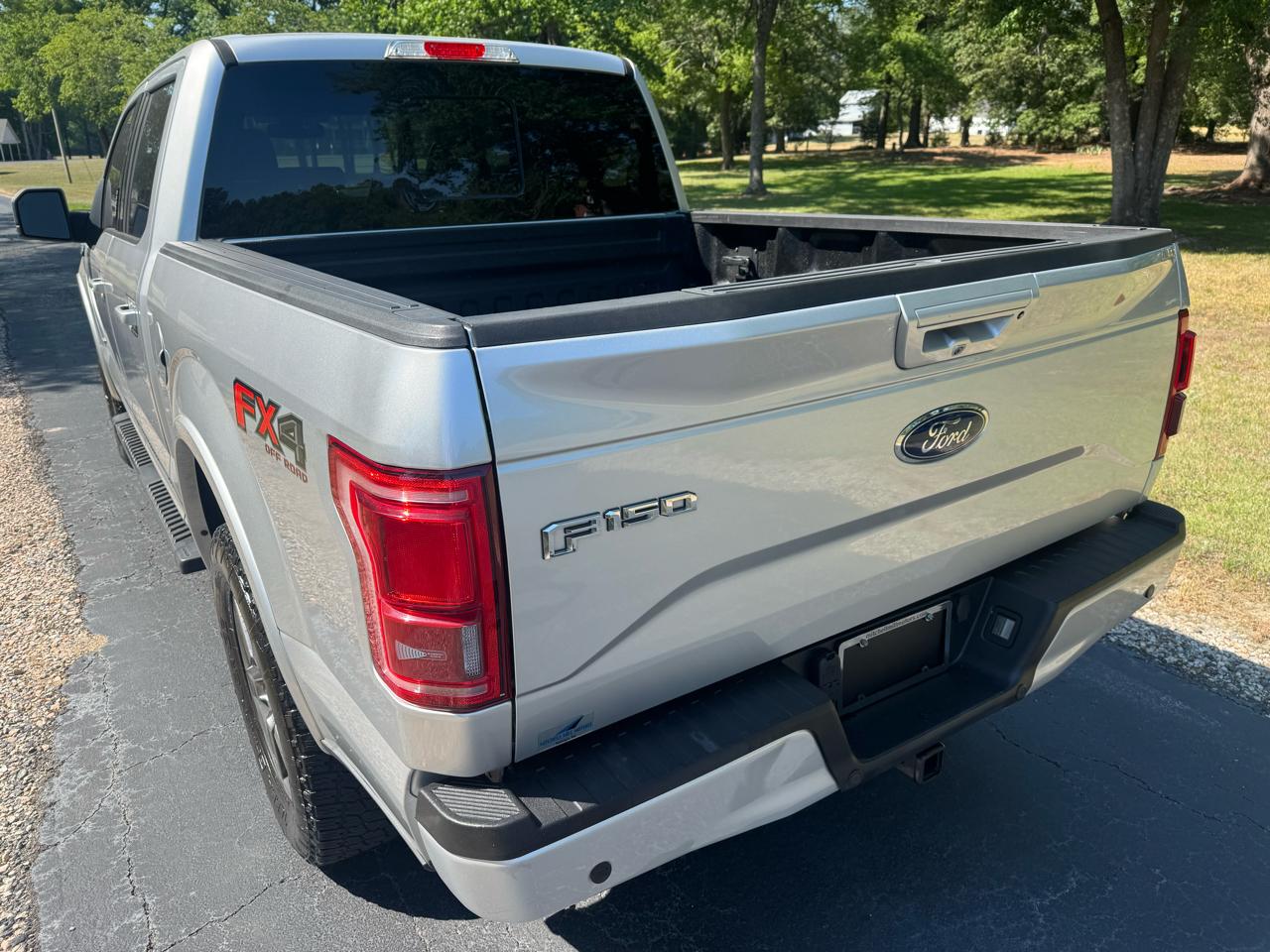 Ford F-150 4WD SuperCrew 145" Lariat 2016