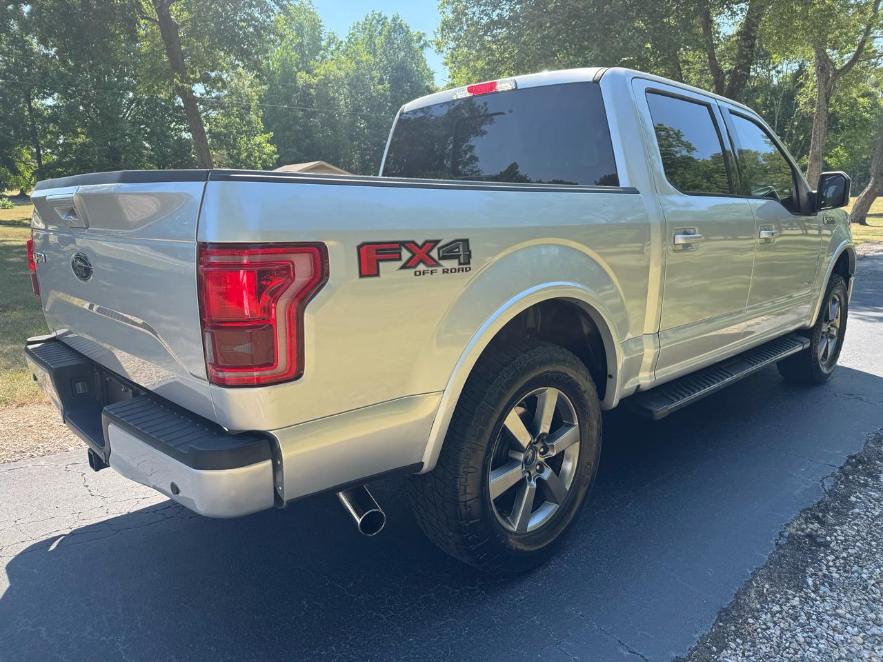 Ford F-150 4WD SuperCrew 145" Lariat 2016